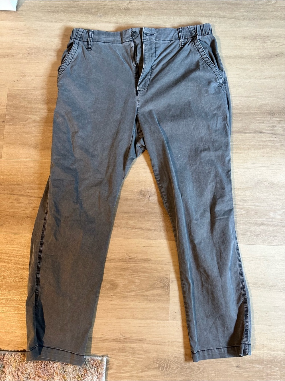 Old Navy Straight Leg Pants in Gray